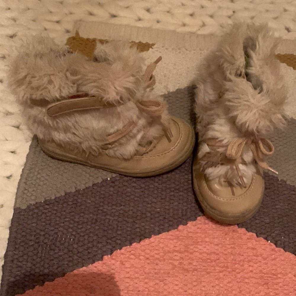 Girls boots